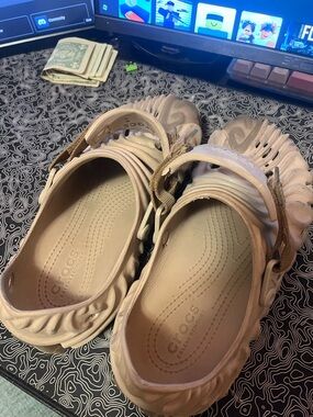 Salehe Bembsbury Crocs